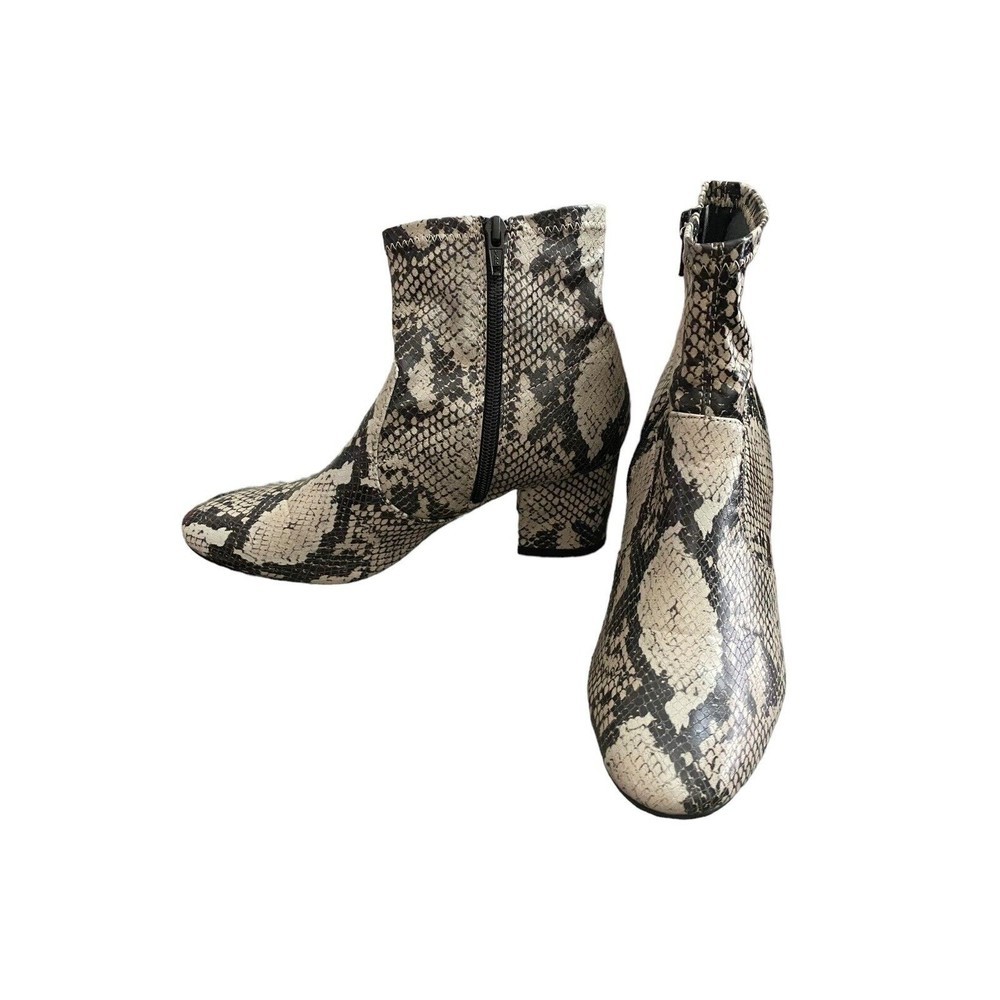 Time and Tru Memory Foam size 7.5 Women's Mid Boot‎ Snake Print